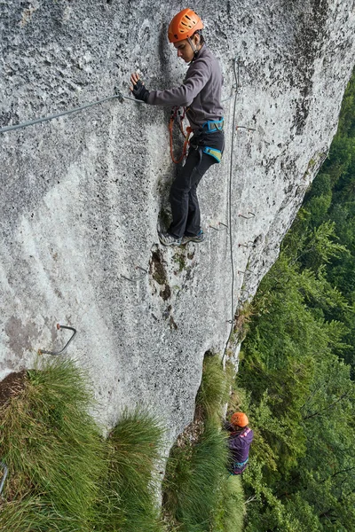 insanlar dağlarda tırmanma