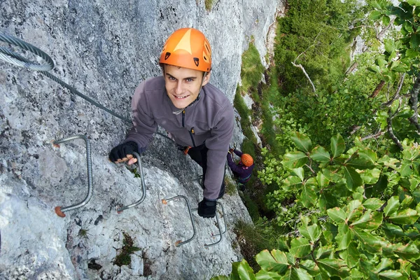 insanlar dağlarda tırmanma