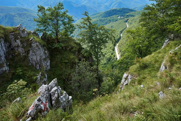 Krajobraz z górami wapienia — Zdjęcie stockowe