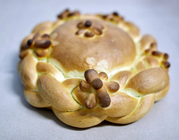 Taze pişmiş ekmek.