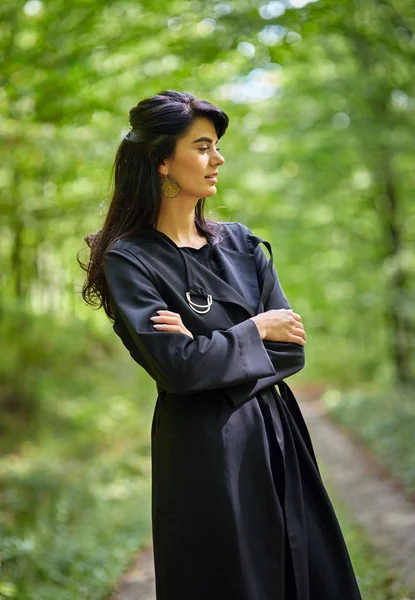 Femme à la mode en plein air — Photo