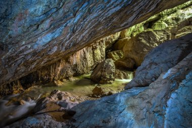 Mağaranın içinden akan yeraltı Nehri