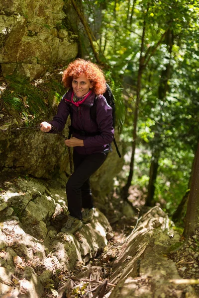 sırt çantası ile kadın zammını 