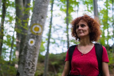 sırt çantası ile kadın zammını 