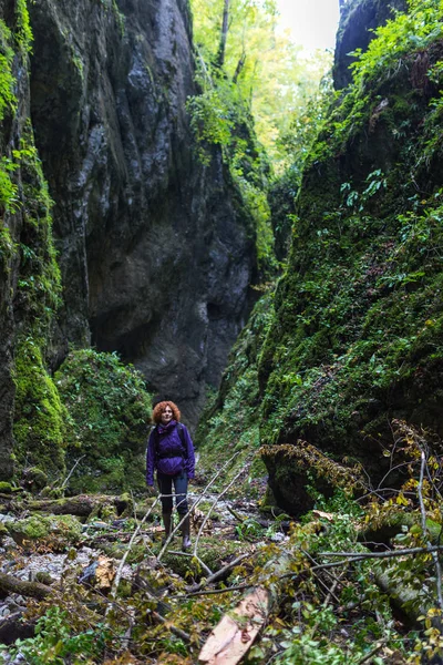 Female hiker with backpack — Stock Photo, Image