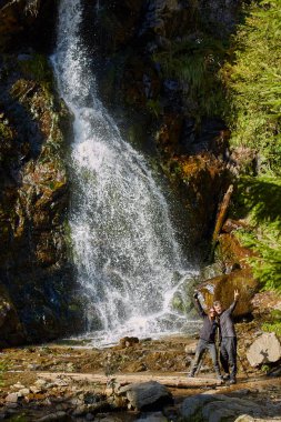 Kaç sarılma yürüyüşçü 