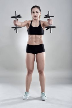 kadının omuz egzersiz yapması