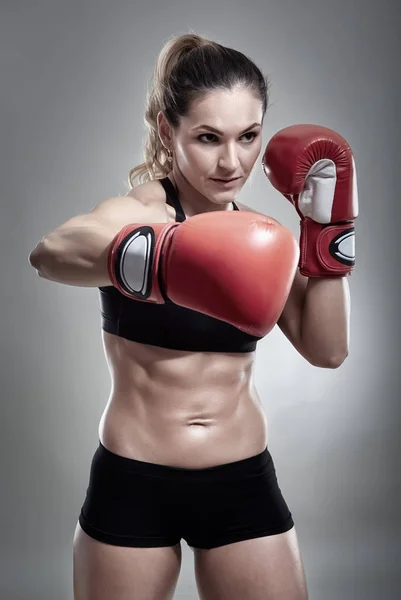 Young female boxer — Stock Photo, Image