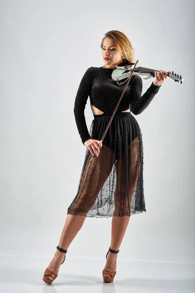 Mulher Violinista Tiro Estúdio — Fotografia de Stock