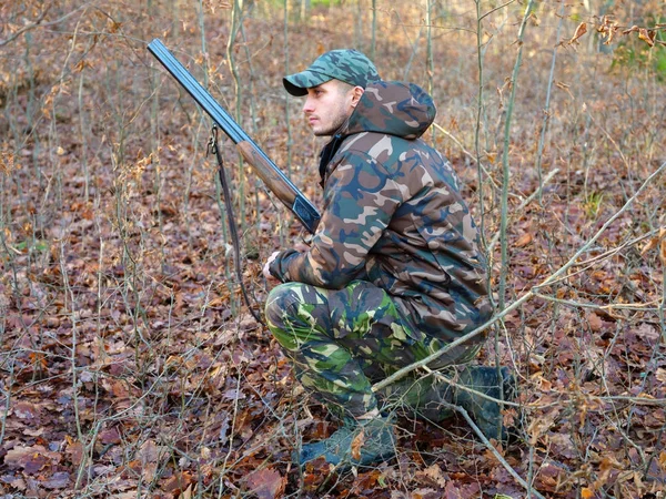 Hunter Camo Suit Double Barrel Shotgun — Stock Photo, Image