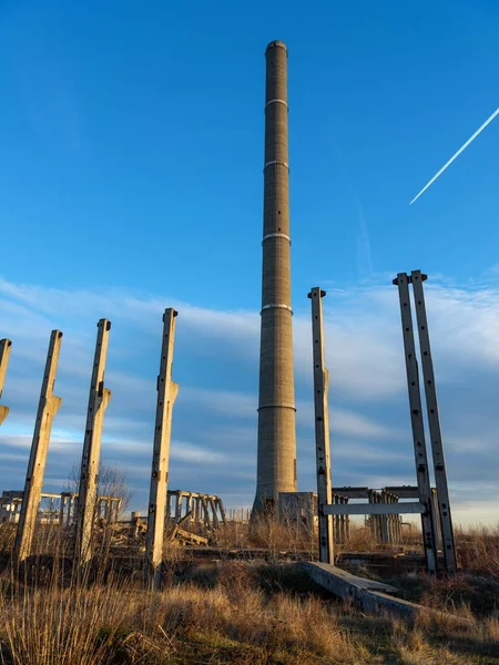 Paisaje Con Ruinas Industriales Atardecer —  Fotos de Stock