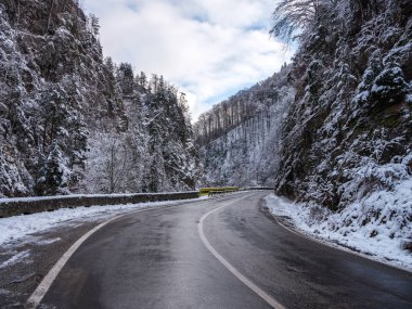 Romanya 'nın Fagaras dağlarındaki Transfagarasan otoyolu