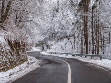 Romanya 'nın Fagaras dağlarındaki Transfagarasan otoyolu