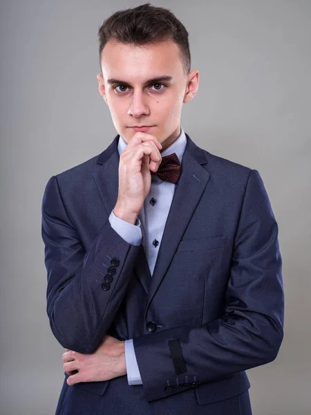 Closeup Ενός Νεαρού Άνδρα Στην Επιχείρηση Κλασικό Κοστούμι — Φωτογραφία Αρχείου