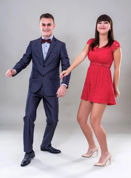 Adolescente Casal Vestido Com Roupas Formais Festa Dança Fotos De Bancos De Imagens