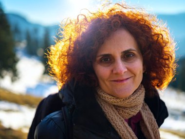 sırt çantası ile kadın zammını 