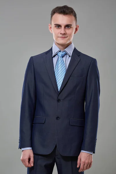 Jeune Homme Costume Affaires Classique Portrait Studio — Photo