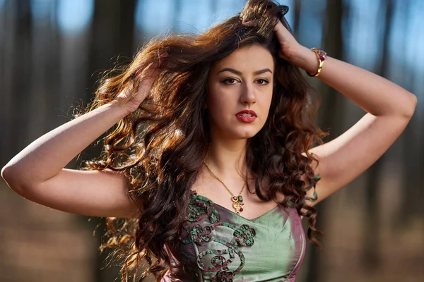 Portrait of a beautiful brunette outdoor — Stock Photo, Image