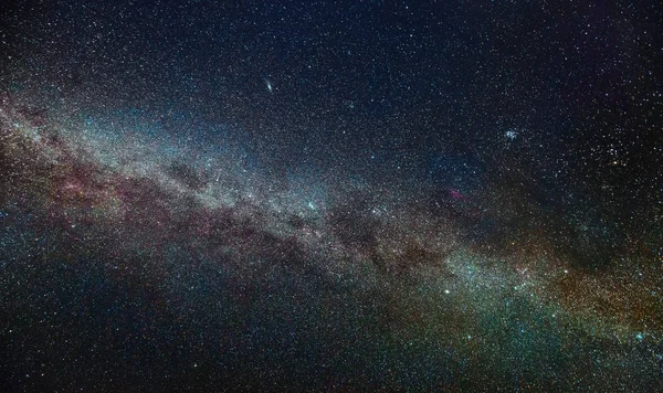 冬の間北半球で天の川と夜景 — ストック写真