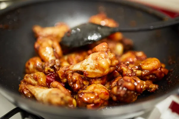 Recette Asiatique Ailes Poulet Caramélisées Cuisinant Dans Poêle — Photo