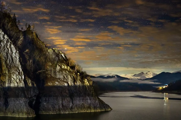 Нічний Час Пейзаж Озером Горами — стокове фото