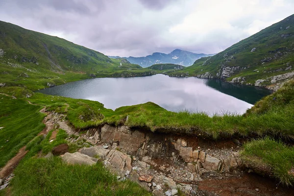 Paisagem Com Lago Capra Roménia — Fotografia de Stock