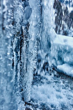 güzel buz sarkıtları Close-Up şelale kurdu 