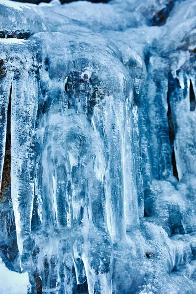 Κοντινό Πλάνο Του Όμορφη Icicles Σχηματίζεται Κοντινό Καταρράκτη Φωτογραφία Αρχείου