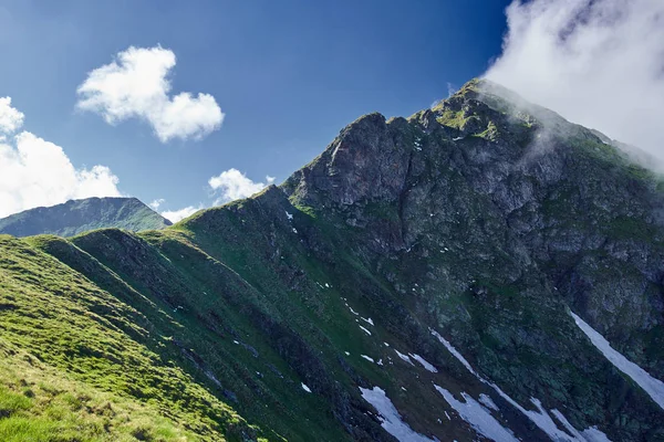 Landschaft Mit Bergen Sonnigen Frühlingstagen — Stockfoto