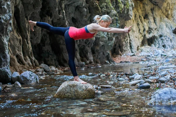 Young Yoga Practitioner Exercising Various Asanas Canyon — Stock Photo, Image