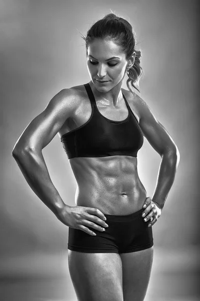 Modello Fitness Femminile Muscolare Posa Reggiseno Sportivo Boxer — Foto Stock