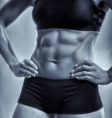 Sixpack abs ile anonim kaslı kadın mide