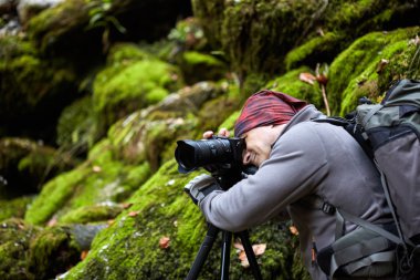 Kanyonda manzara çekim doğa fotoğrafçısı