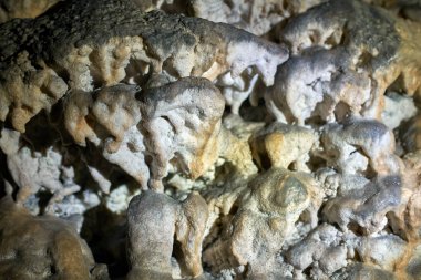 Mağaranın çeşitli speleothemes ile iç