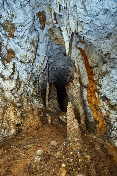 Interior Caverna Com Vários Espeleotemas — Fotografia de Stock