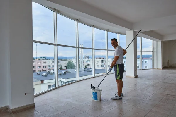 Indian Worker Painting Walls New Building — Stock Photo, Image