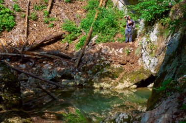 Turist çekim Galbena karstik bahar ve nehirde Apuseni doğal rezerv, Romanya