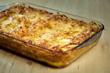 Peynir kabuk ile İtalyan ev yapımı lazanya closeup