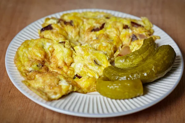 Closeup Fried Scrambled Eggs Ham Pickles White Plate — Stock Photo, Image