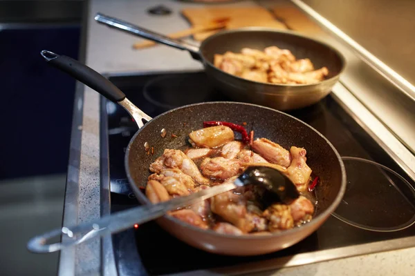 Wok Pans Chicken Wings Caramelizing Thai Recipe — Stock Photo, Image