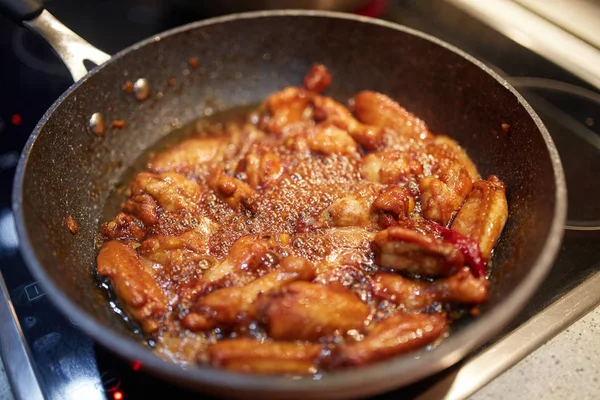 Wok Pan Chicken Wings Caramelizing Thai Recipe — Stock Photo, Image