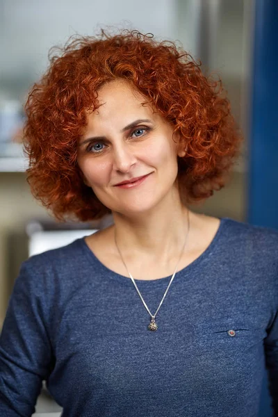 Portrait Middle Aged Redhead Woman Indoor — Stock Photo, Image