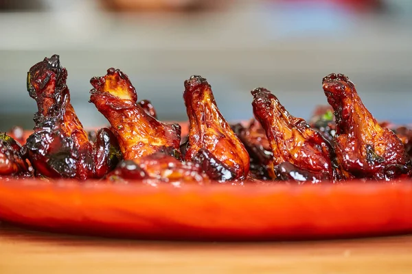 Primo Piano Ali Pollo Caramellate Una Deliziosa Ricetta Tailandese — Foto Stock