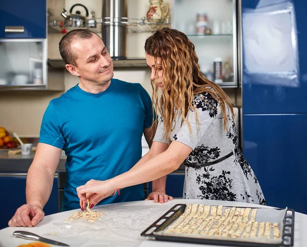 Mature Couple Cooking Cheese Crackers Seeds Home Kitchen — Stock Photo, Image