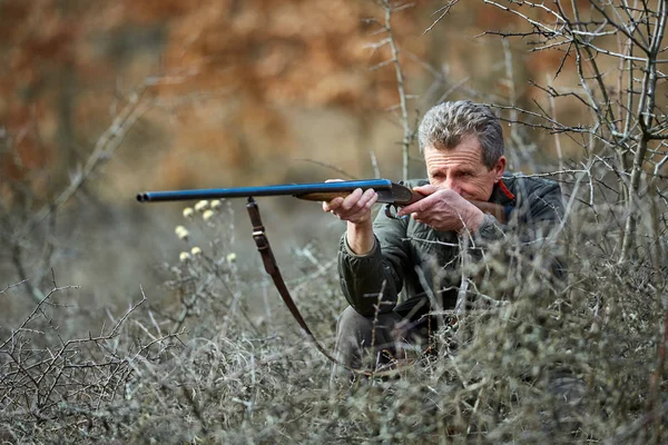 Closeup Hunter Double Barrel Gun Hiding Grass Looking Game — Stock Photo, Image