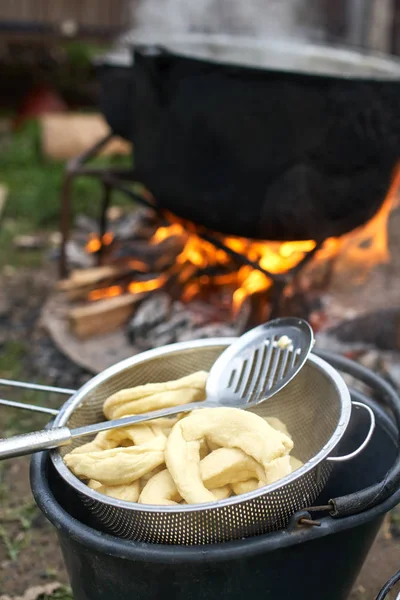 Gros Plan Bagels Faits Maison Passoire Avec Louche Extérieure — Photo