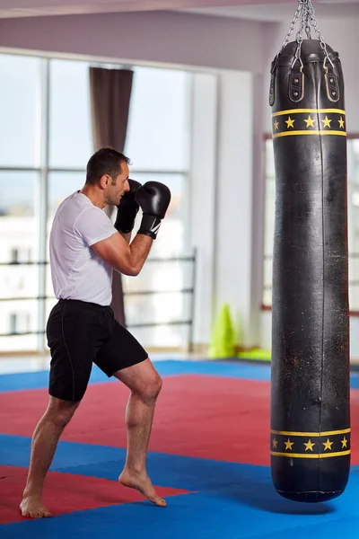 Kickbox Винищувач Навчання Важкий Мішок Тренажерному Залі Стокове Фото