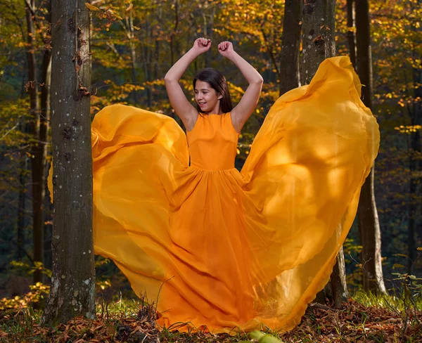 Teenage Girl Yellow Dress Forest — Stock Photo, Image