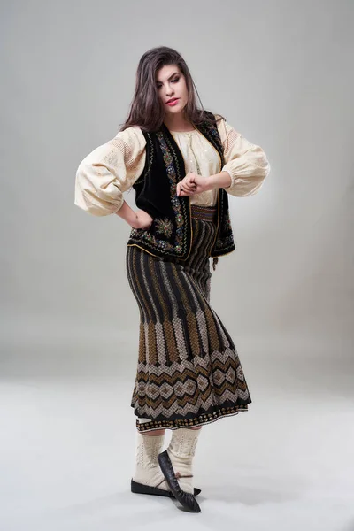 Jeune Roumaine Costume Folklorique Traditionnel — Photo