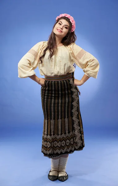 Ung Rumänsk Kvinna Traditionell Folkdräkt — Stockfoto